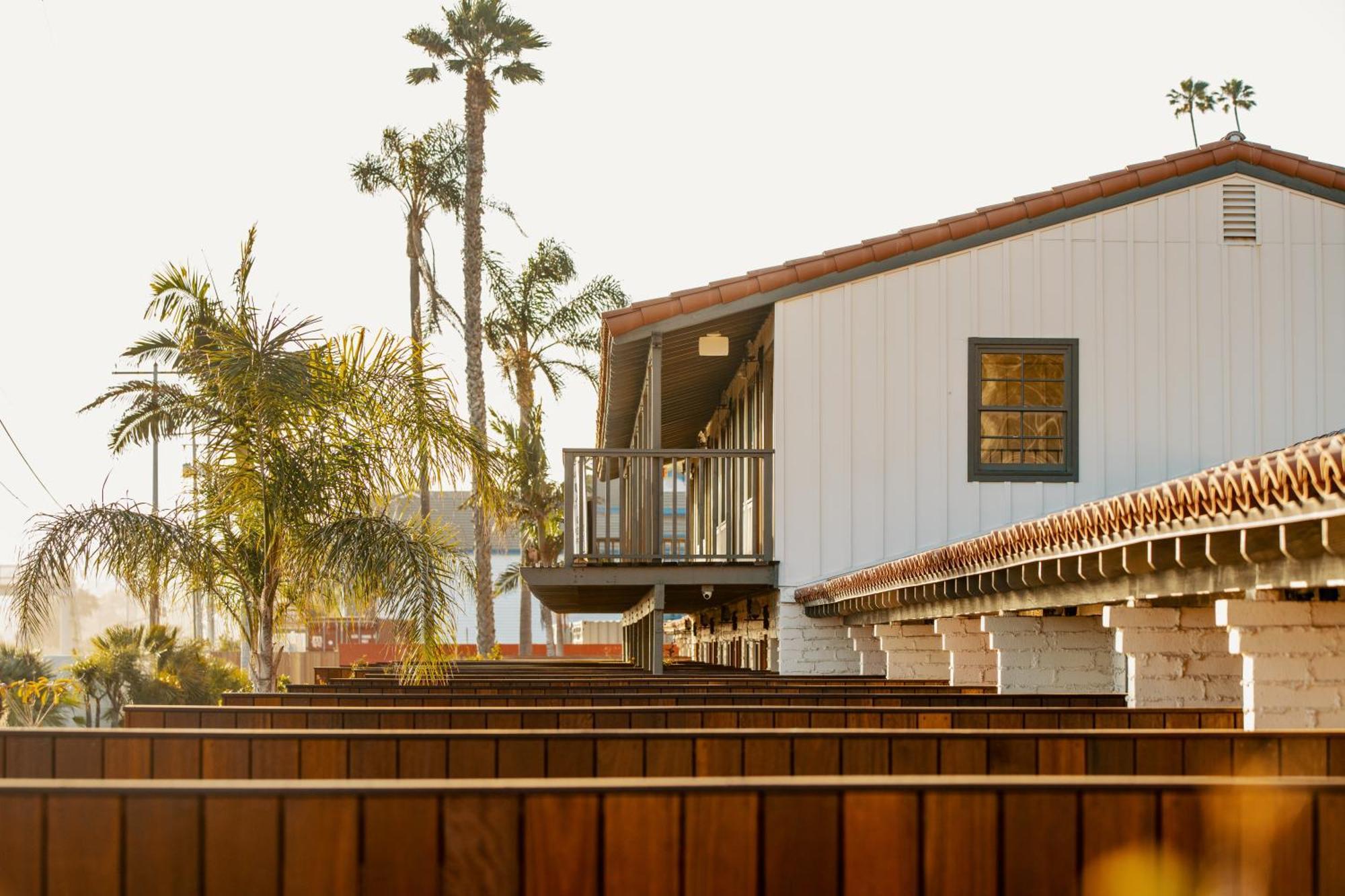 El Caminante Bar & Bungalows Дейна Пойнт Екстериор снимка